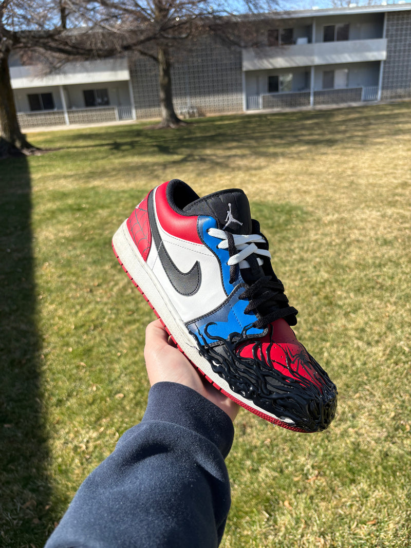 Custom shoe by Logi Yogi
